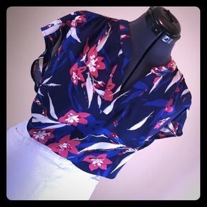 Liz Claiborne Women’s Tropical Shirt. Size L